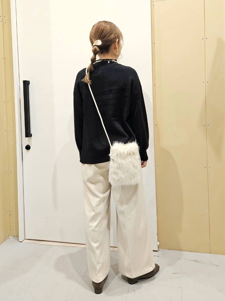 Ikumiさんの「SHOO･LA･RUE｜【S-LL】きれい見えも叶う フロッキードットワイドパンツ」を使ったコーディネート