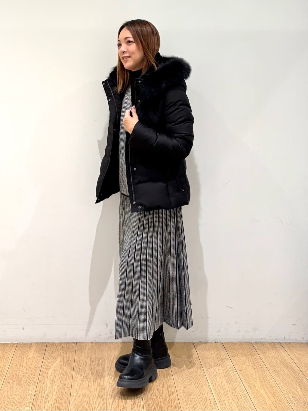 mikkoさんの「INDIVI｜【名品／撥水／抗菌防臭】ショート丈リサイクルダウンコート」を使ったコーディネート