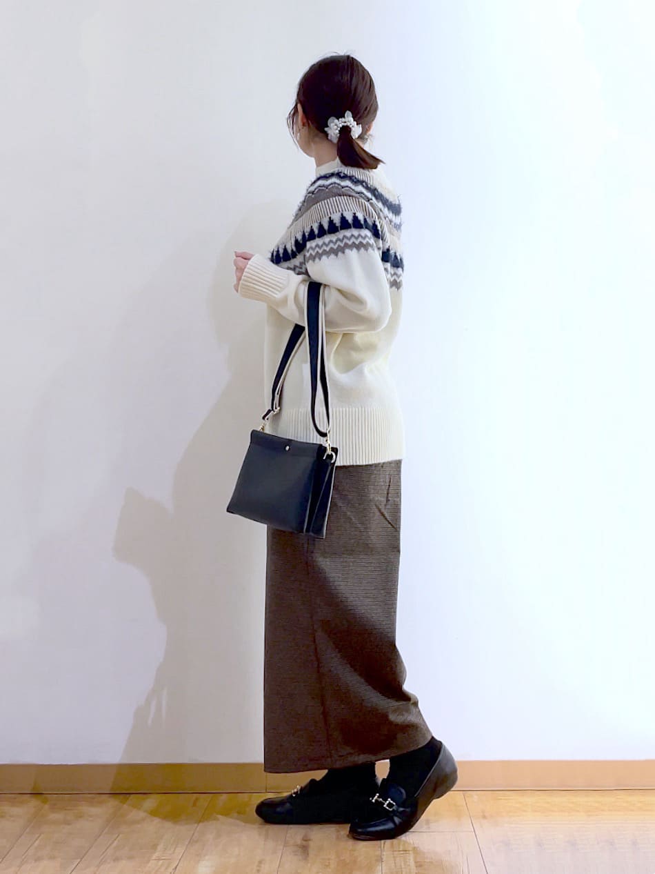 かのさんの「SHOO･LA･RUE｜【洗濯機可/S-LL】配色が大人かわいい　フェアアイル柄求心ニット」を使ったコーディネート