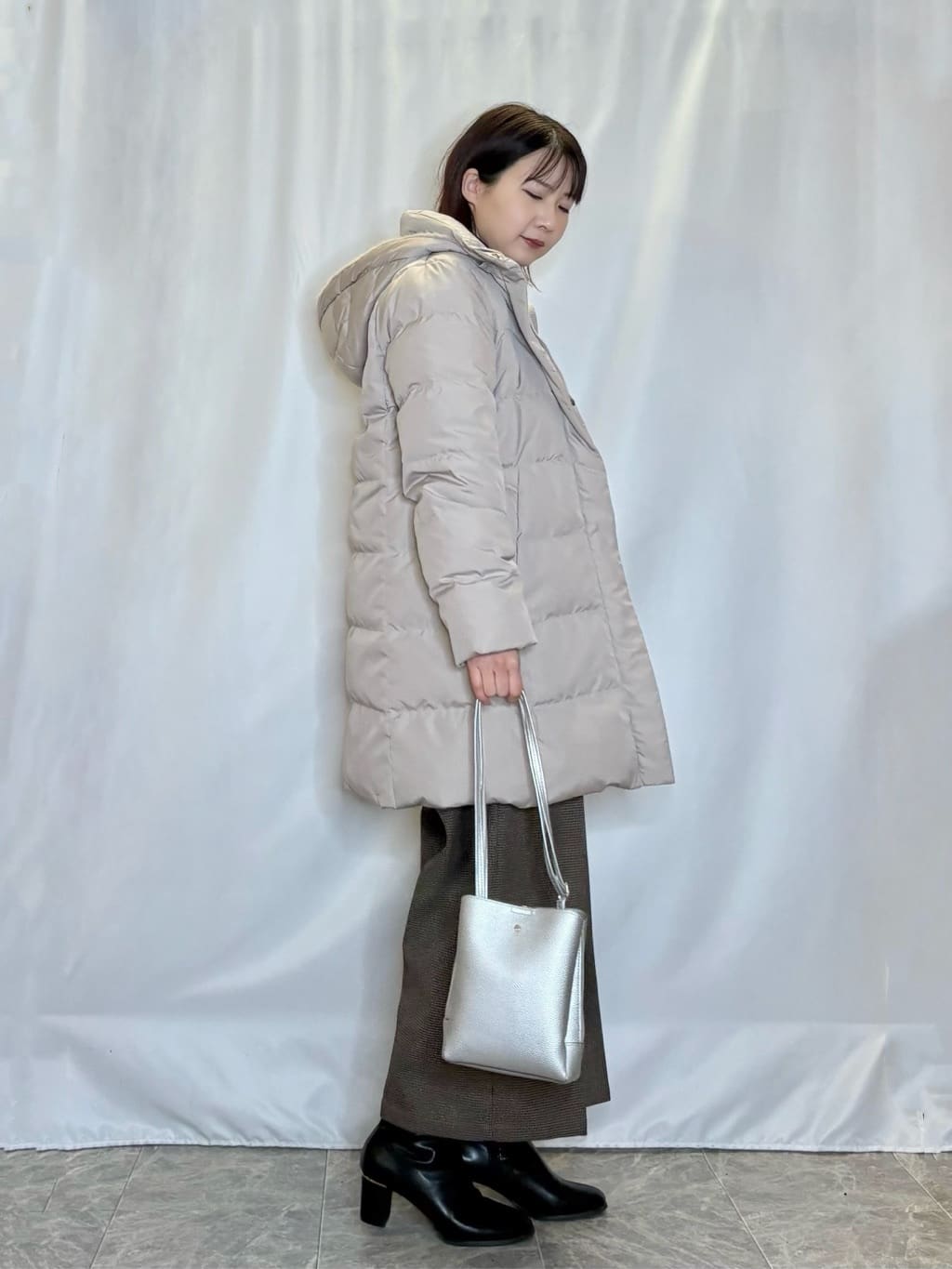 ネリさんの「SHOO･LA･RUE｜【2点セット/洗濯機可/S-LL】着回しがきく もちもちハイネックニット+裾シャツインナー」を使ったコーディネート