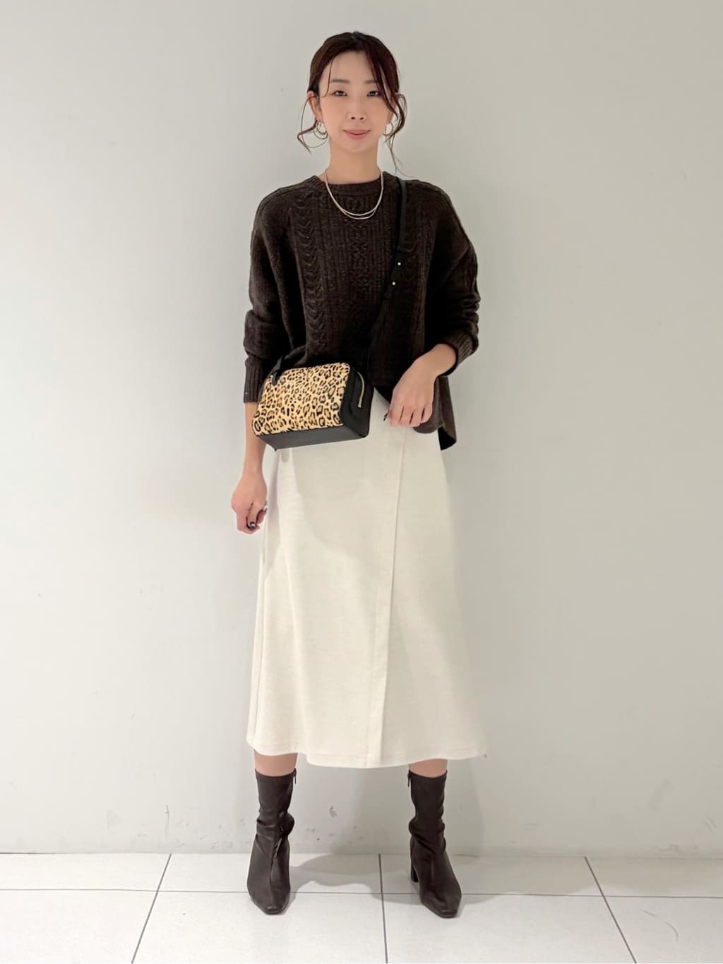 shioriさんの「INDIVI｜【洗える】ケーブルデザイン ラウンドヘムニット」を使ったコーディネート