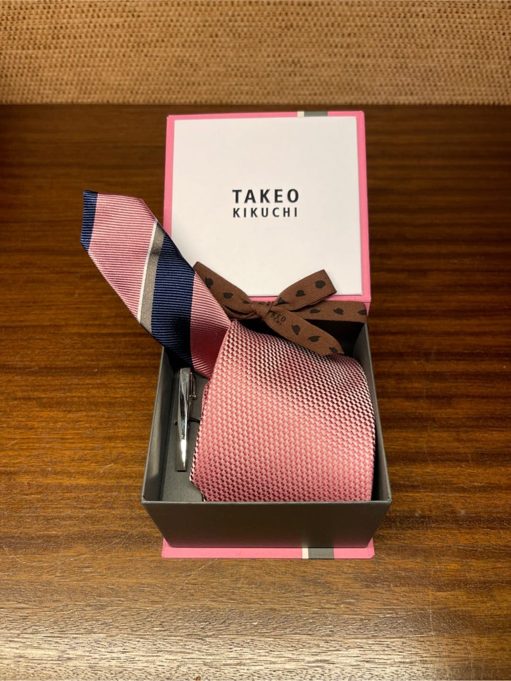iwさんの「TAKEO KIKUCHI｜【BOXセット】ベーシック メランジ ネクタイ＆タイバー」を使ったコーディネート