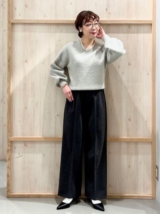 nakoさんの「THE SHOP TK｜【洗える】上品にきらめく フェザーラメニット」を使ったコーディネート