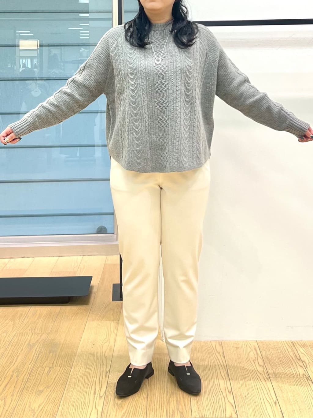 shimaさんの「INDIVI｜【洗える】ケーブルデザイン ラウンドヘムニット」を使ったコーディネート
