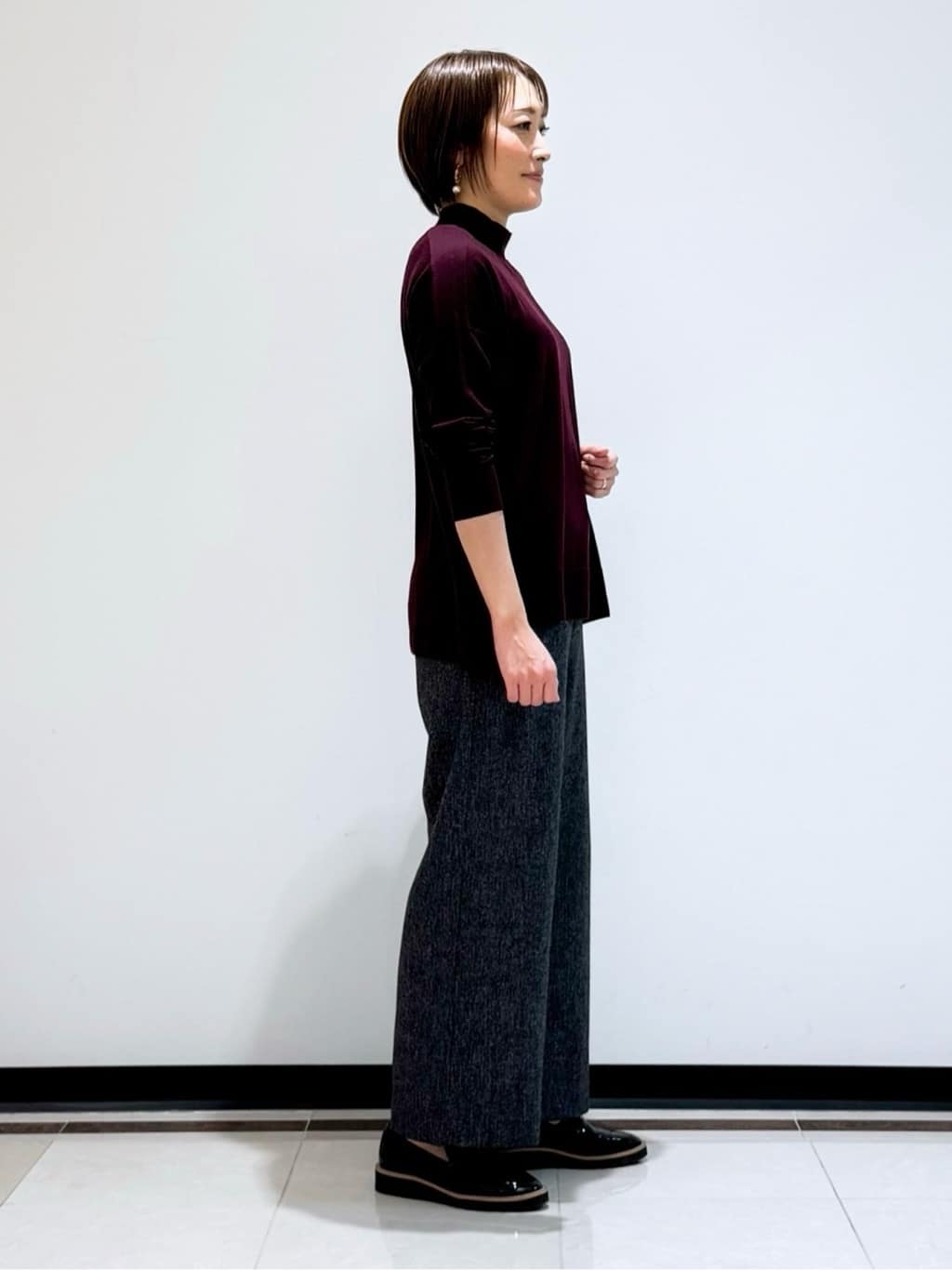 mikaさんの「INDIVI｜【洗える／毛玉になりにくい】エクストラファインウール ハイネックニット」を使ったコーディネート