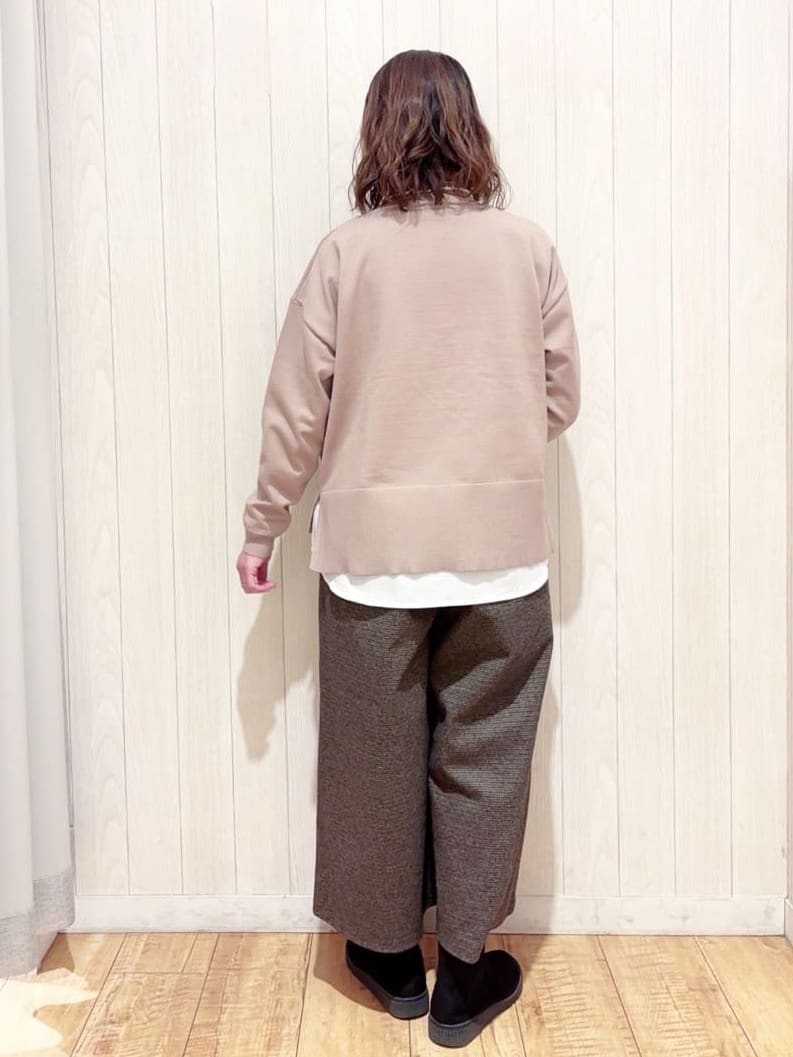 あいこさんの「SHOO･LA･RUE｜【2点セット/洗濯機可/S-LL】着回しがきく もちもちハイネックニット+裾シャツインナー」を使ったコーディネート