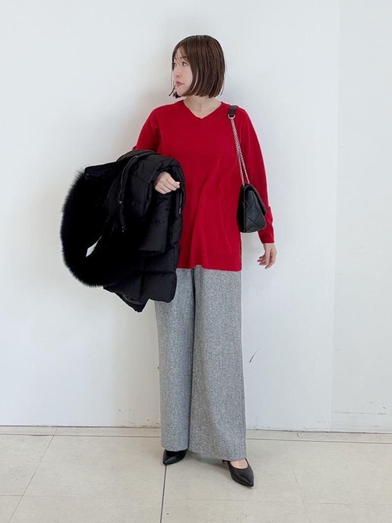 yoshiyaさんの「INDIVI｜【洗える／チュニック丈／カシミヤ混】スリットデザインVネックニット」を使ったコーディネート