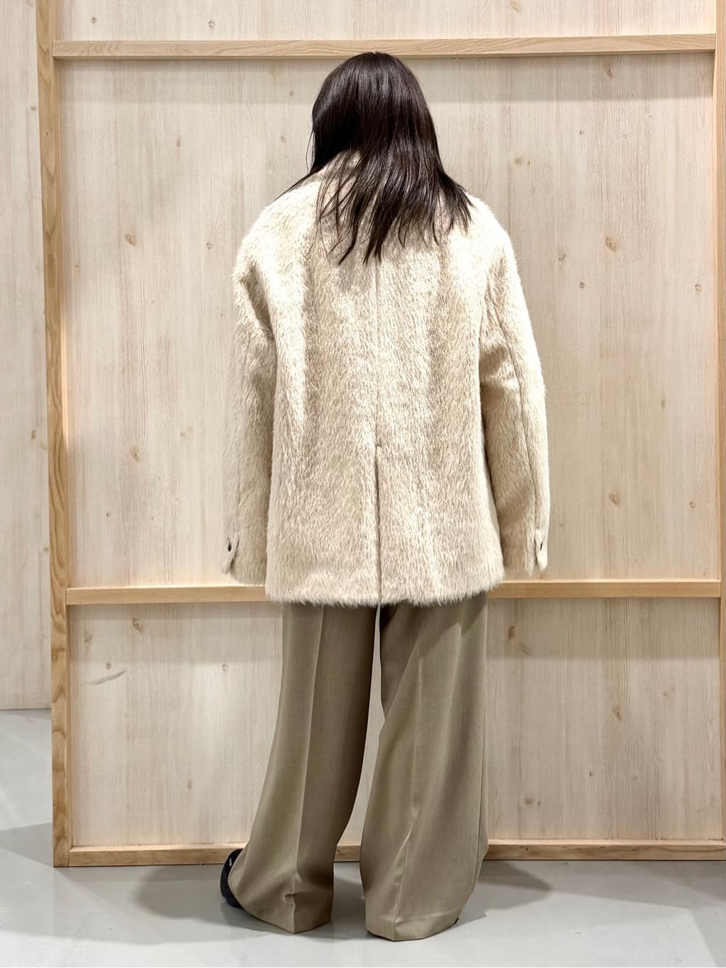 nanaさんの「THE SHOP TK｜纏うだけで大人上品 シャギーチェスターハーフコート」を使ったコーディネート