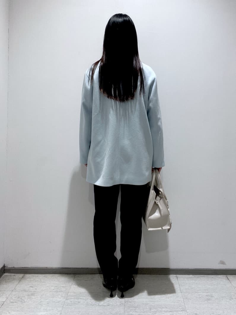 meiさんの「INDIVI｜【洗える／チュニック丈／カシミヤ混】スリットデザインVネックニット」を使ったコーディネート