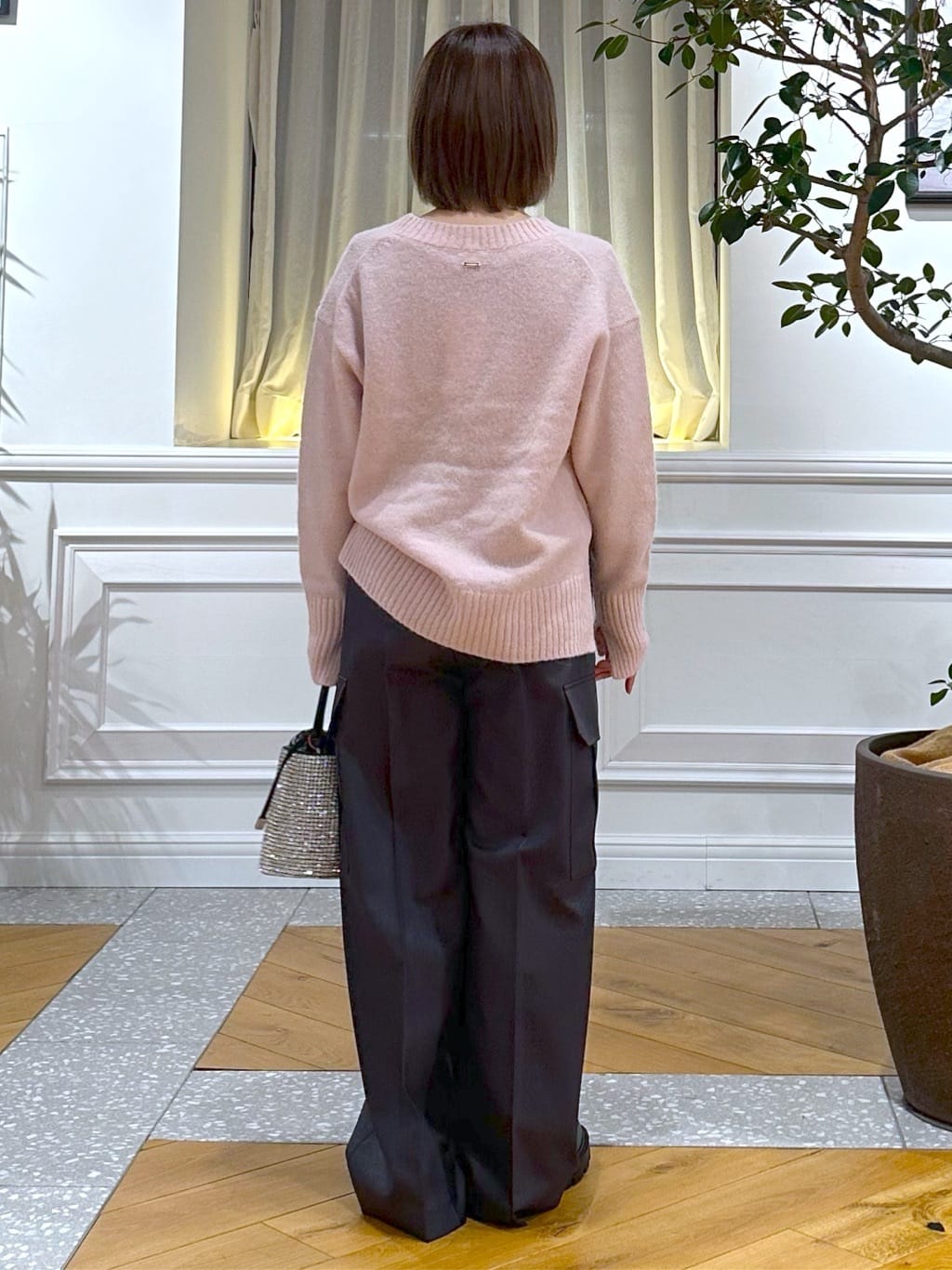 なべこさんの「DRESSTERIOR｜アルパカブレンドVネックニット」を使ったコーディネート