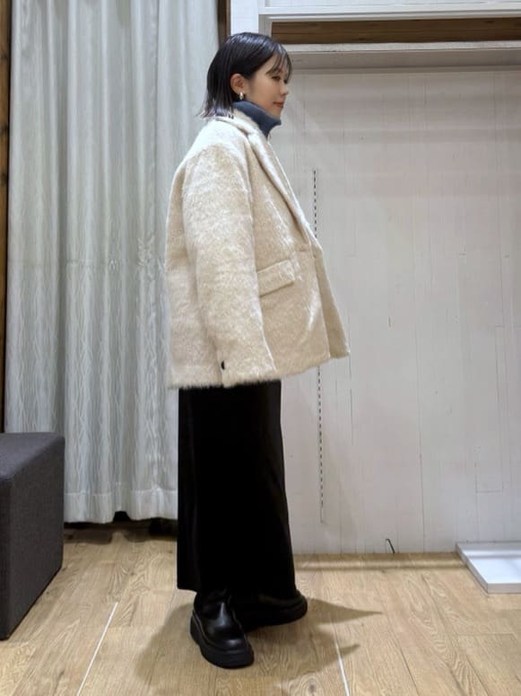 chさんの「THE SHOP TK｜纏うだけで大人上品 シャギーチェスターハーフコート」を使ったコーディネート