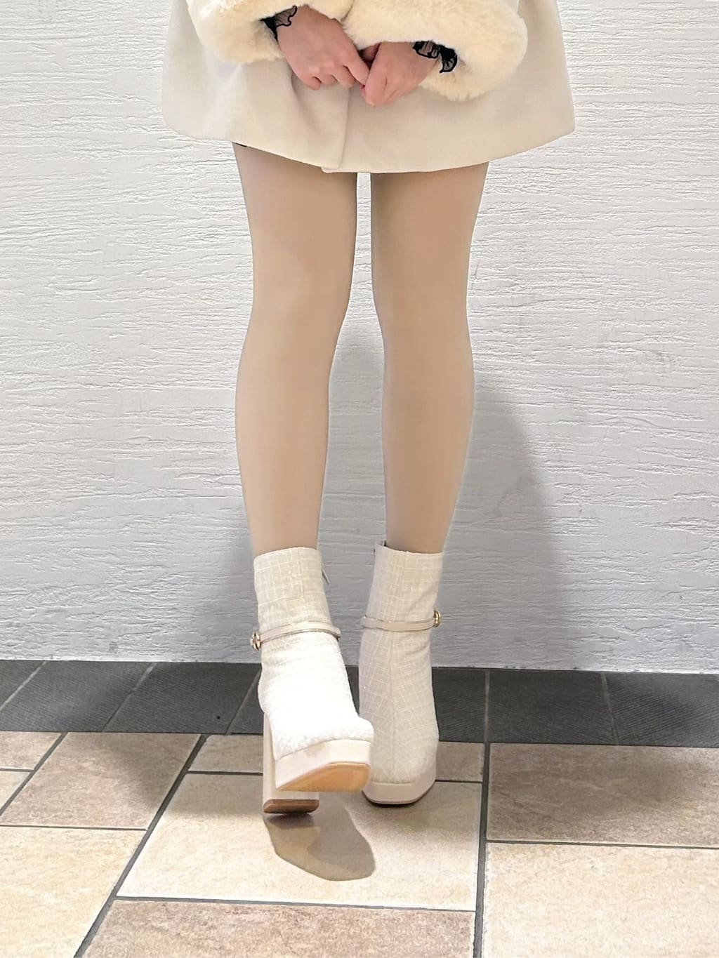 ゆうりさんの「ESPERANZA｜【EC先行販売】スクエアツイードショートブーツ」を使ったコーディネート