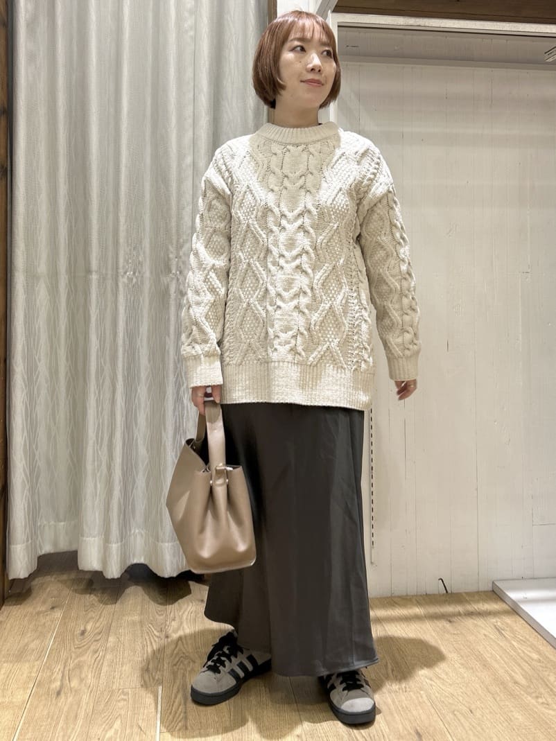 ga_riさんの「THE SHOP TK｜【洗える】冬のコーデを盛り上げる マットモール ケーブルニット」を使ったコーディネート