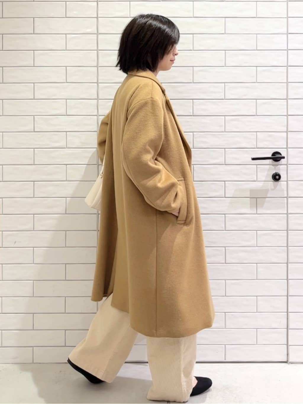 しおりさんの「OPAQUE.CLIP｜カシミヤブレンドウールチェスターコート」を使ったコーディネート