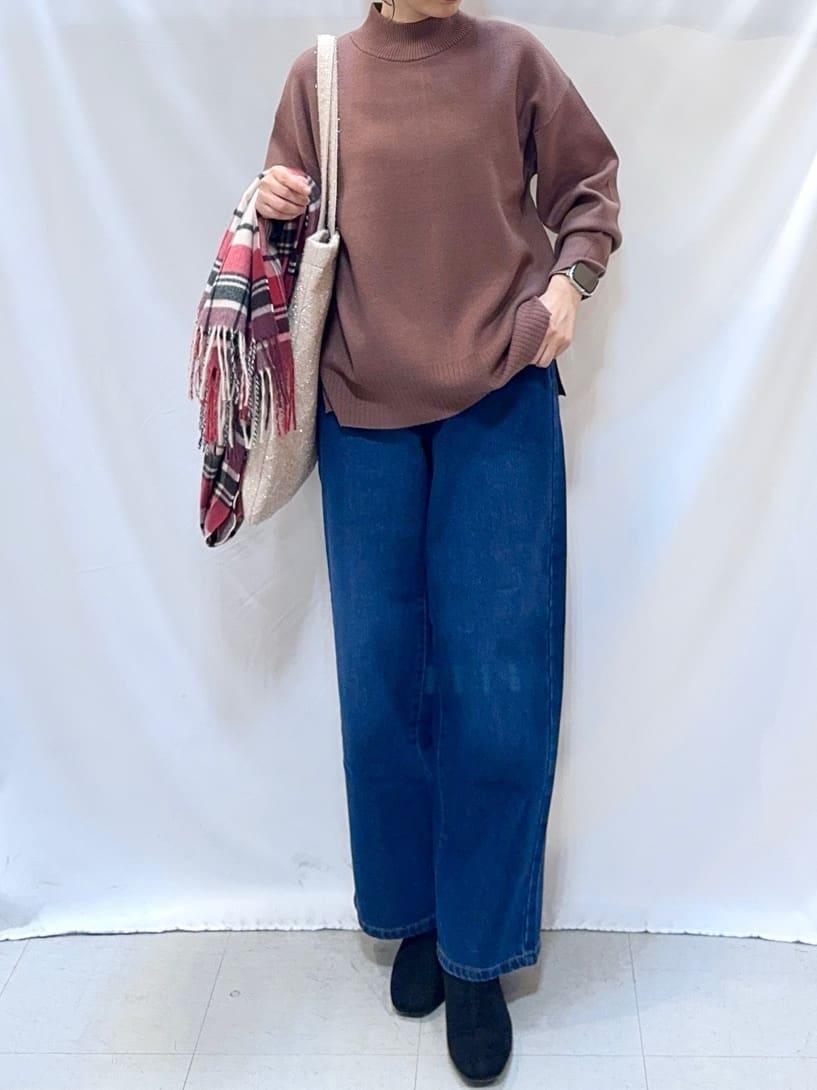 𝐇𝐢𝐫𝐨𝐦𝐢さんの「SHOO･LA･RUE｜【S-LL】脚のラインを拾いにくい デニムワイドパンツ」を使ったコーディネート