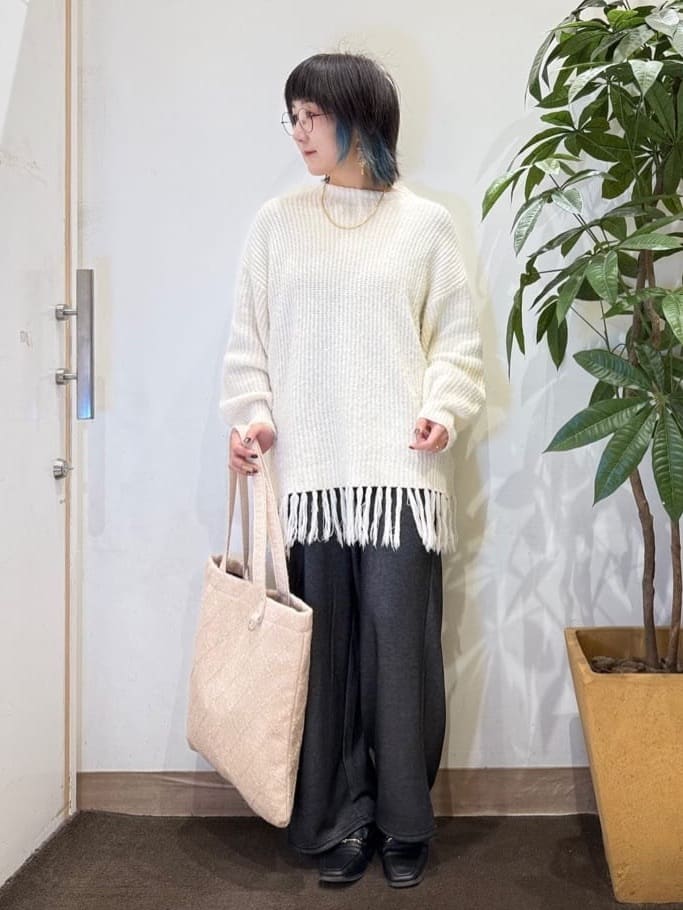 misakiさんの「SHOO･LA･RUE｜【S-LL】1枚で決まる 裾フリンジニット」を使ったコーディネート