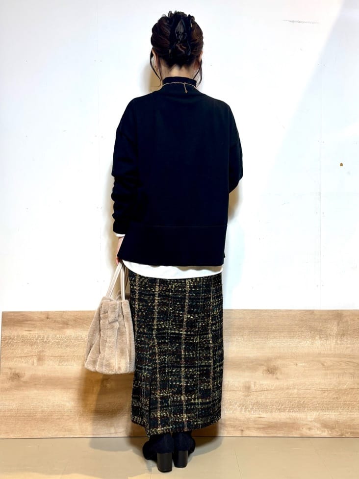 すずさんの「SHOO･LA･RUE｜【2点セット/洗濯機可/S-LL】着回しがきく もちもちハイネックニット+裾シャツインナー」を使ったコーディネート