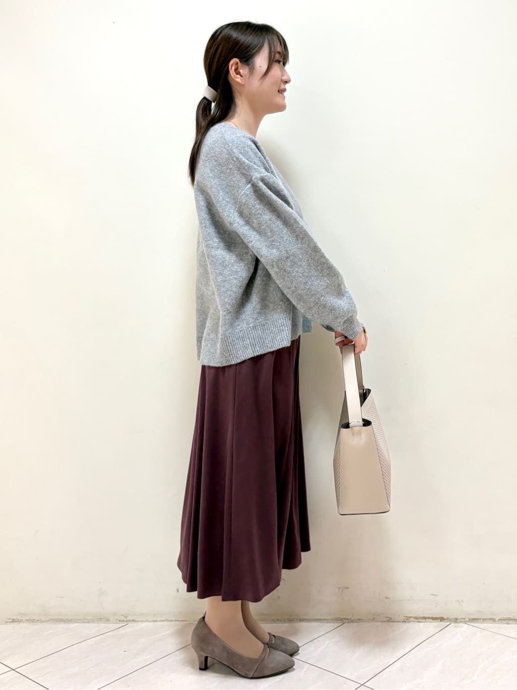 mikiさんの「Reflect｜【選べる5色／ゆったりシルエット】Vネックスパンコールニット」を使ったコーディネート