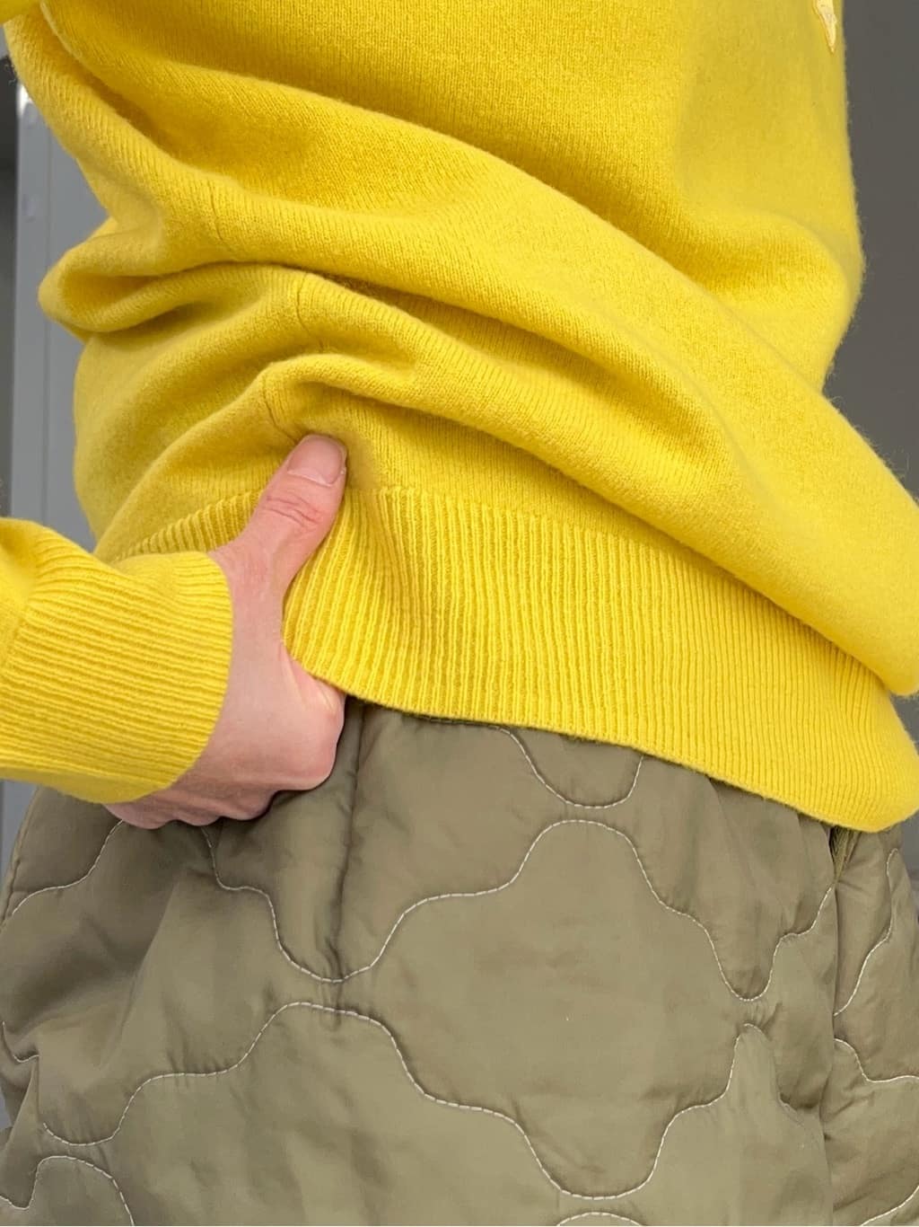 神野（jinno）さんの「TAKEO KIKUCHI｜【Air Palette Knit】ワンポイント カラーニット プルオーバー」を使ったコーディネート