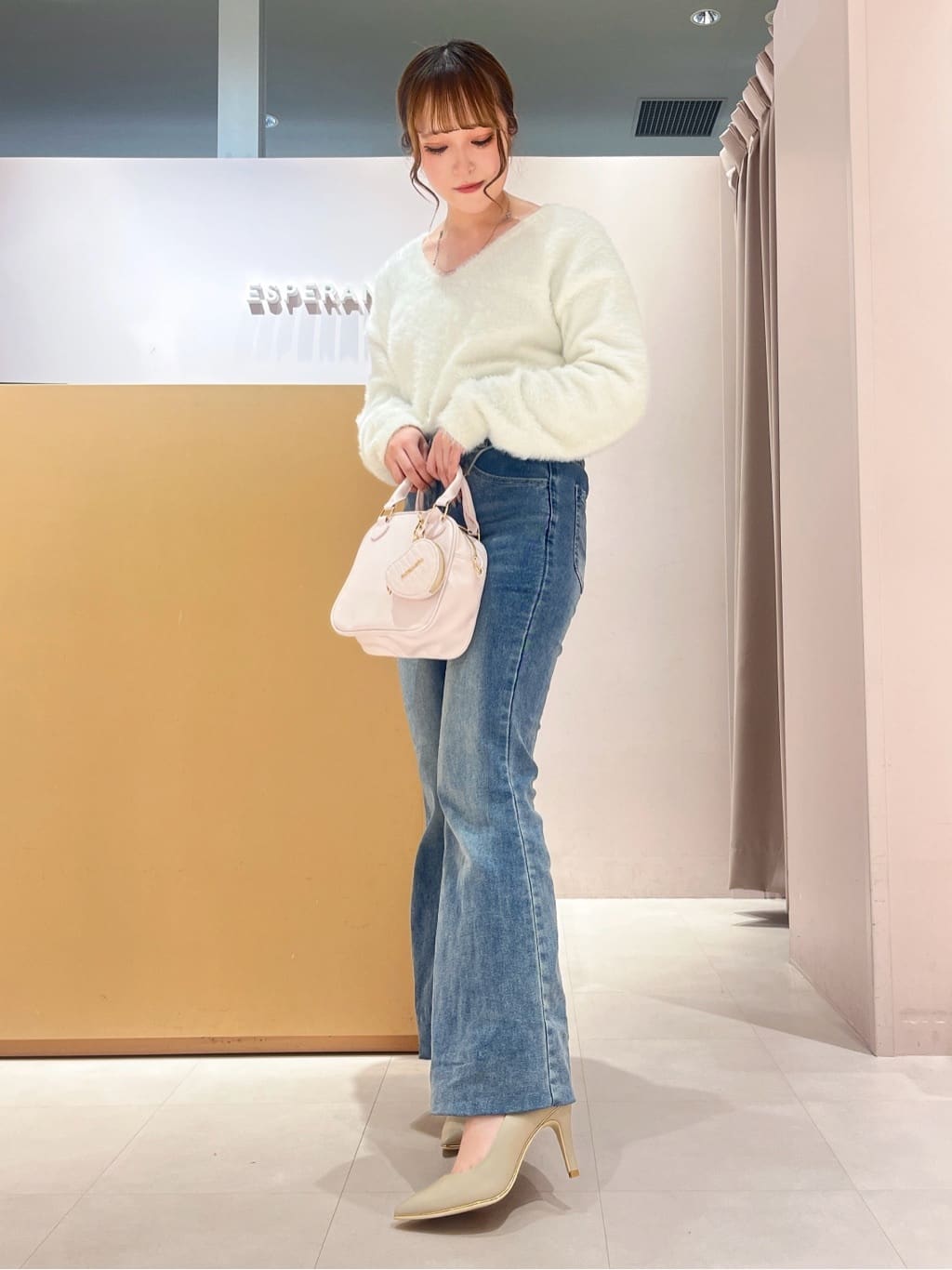 このかさんの「ESPERANZA｜【レイン対応/12時間パンプス】約8.5cm　歩きやすくて疲れにくい」を使ったコーディネート