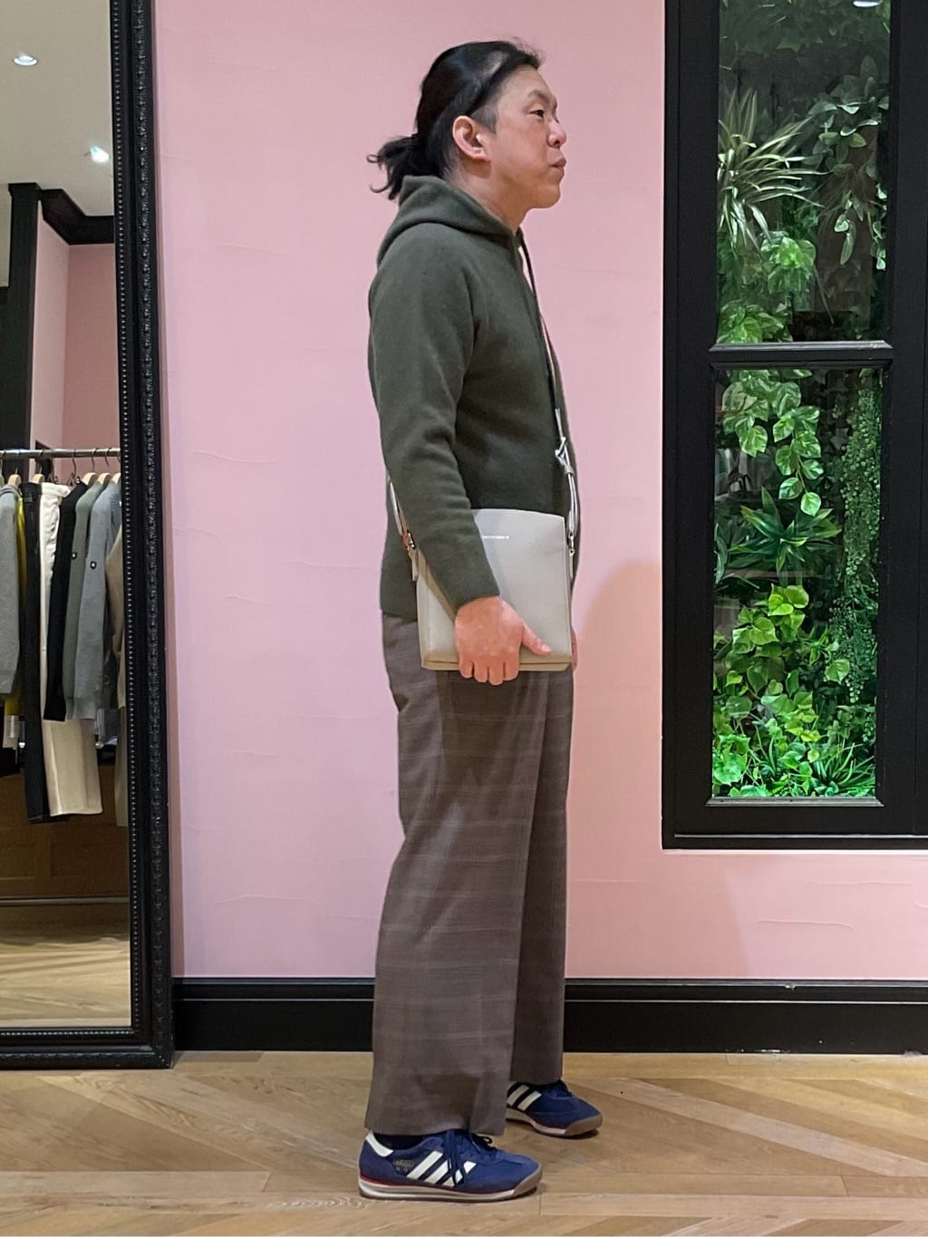 Nagaseさんの「DRESSTERIOR｜◆カシミヤブレンドフードニット」を使ったコーディネート