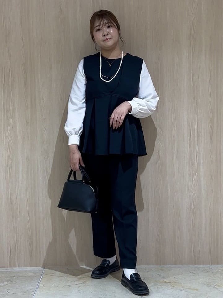 ARISAさんの「grove｜【マシンウォッシュ/防シワ】袖ドッキングペプラムブラウス【着回しカセット】」を使ったコーディネート