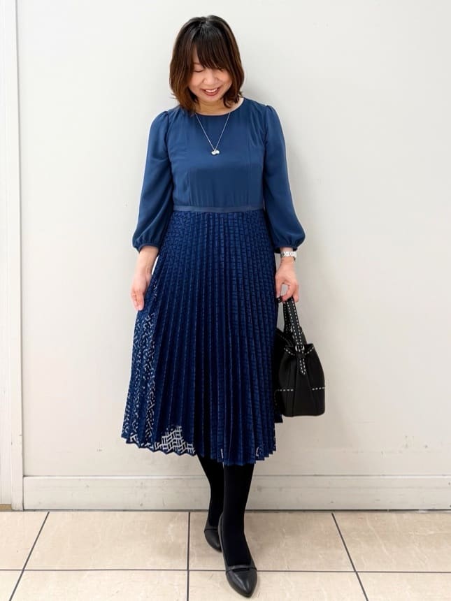 KIKIさんの「Reflect｜【SS-4Lサイズ】シフォン&times;幾何柄レースプリーツワンピース」を使ったコーディネート