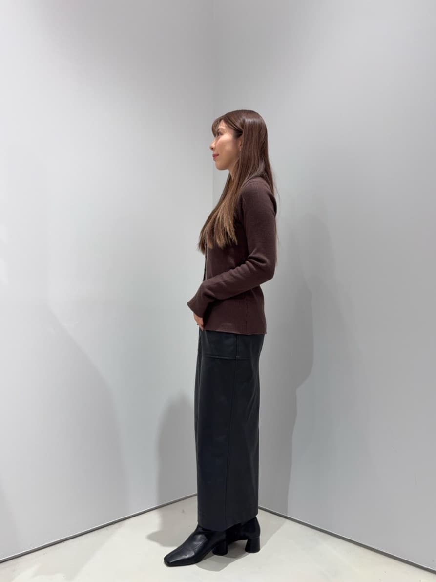 norimiさんの「INDIVI｜【セットアップ対応】シンセティックレザースカート」を使ったコーディネート