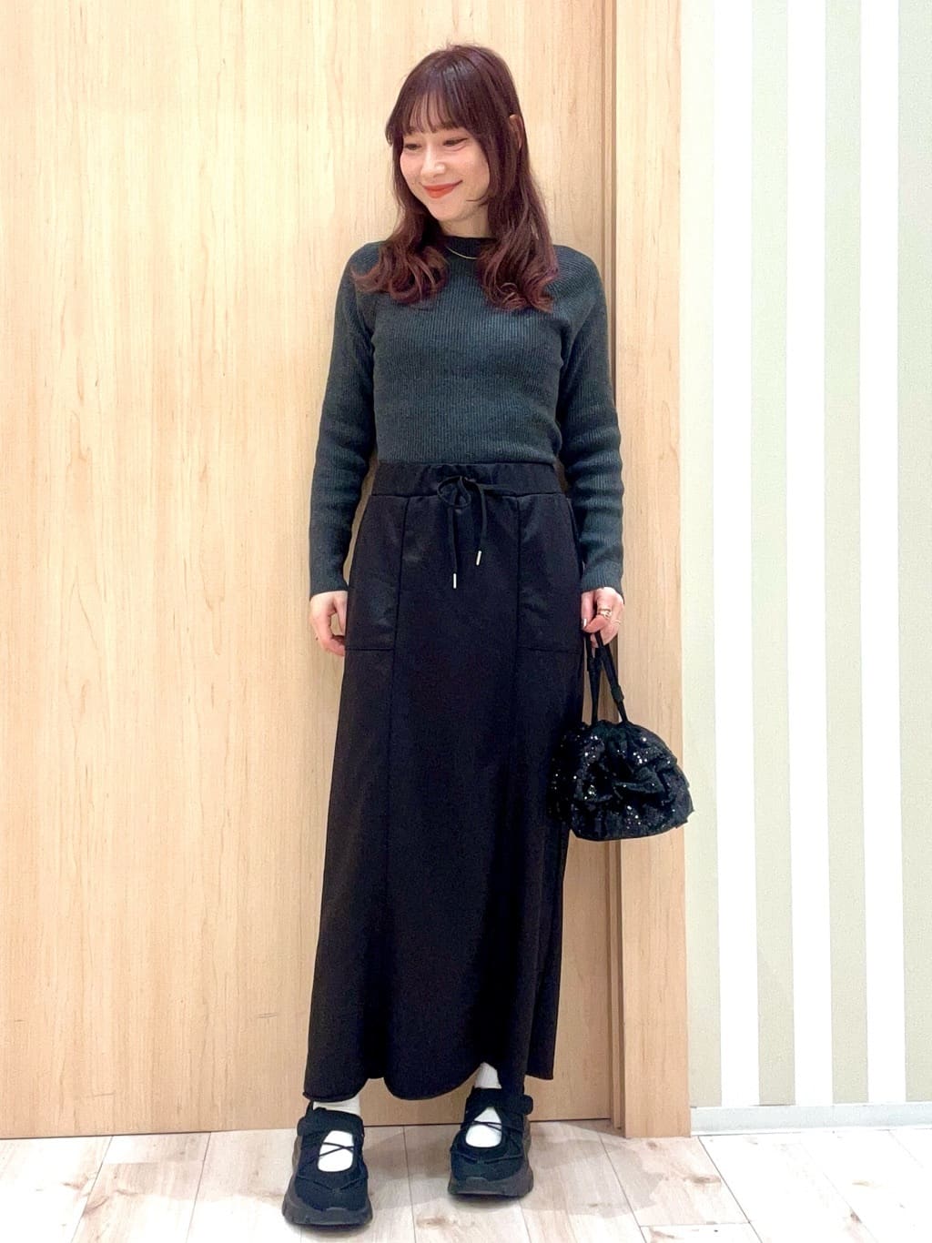ririさんの「SHOO･LA･RUE｜【洗濯機可】やわらかレザー調ナロースカート」を使ったコーディネート