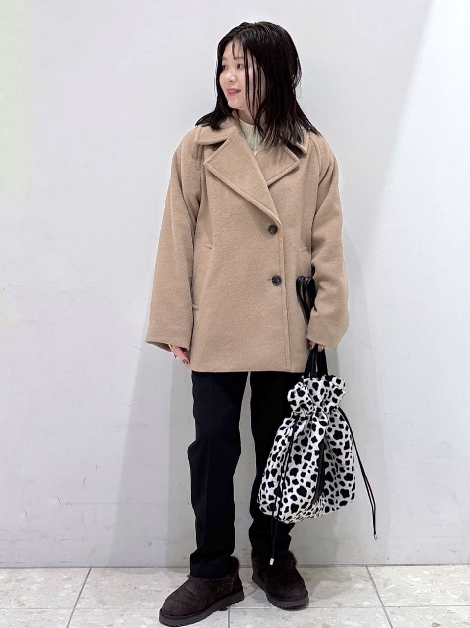 mameさんの「OPAQUE.CLIP｜カシミヤブレンドウールミドルピーコート」を使ったコーディネート