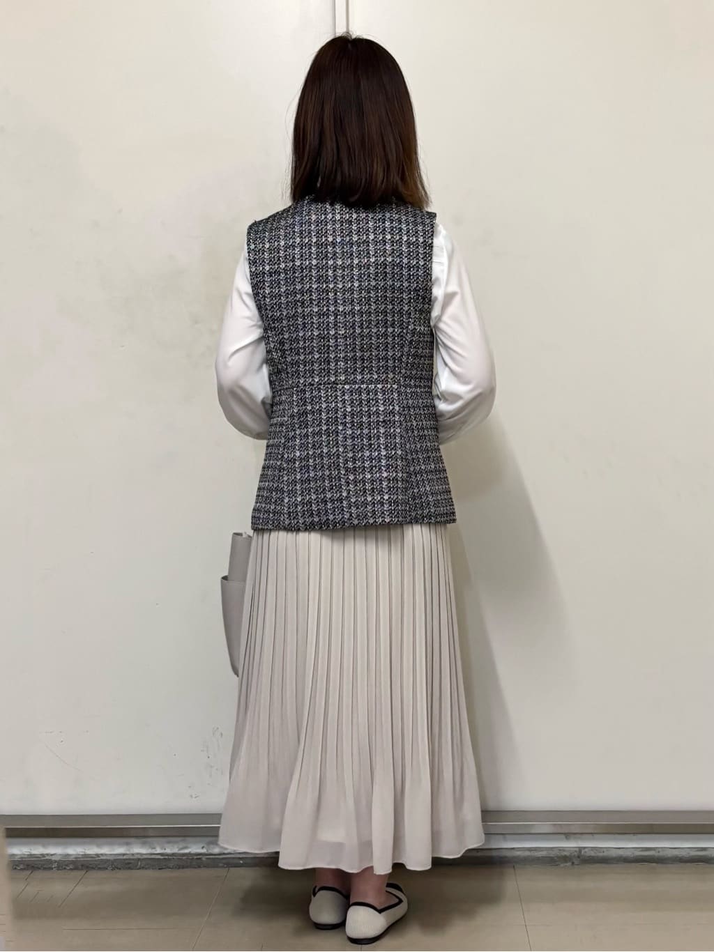 やまさんの「OPAQUE.CLIP｜バンドカラーフリルブラウス【洗濯機OK／イージーアイロン】」を使ったコーディネート