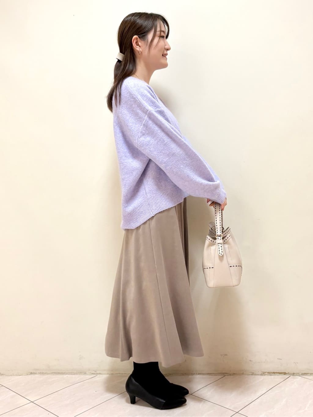 mikiさんの「Reflect｜【選べる5色／ゆったりシルエット】Vネックスパンコールニット」を使ったコーディネート