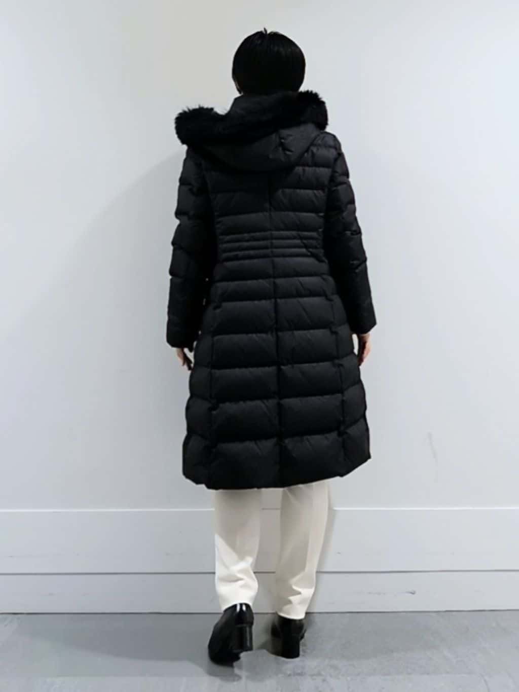 ミズタさんの「UNTITLED｜【はっ水機能/フード取り外し可/防寒】ロングダウンコート」を使ったコーディネート