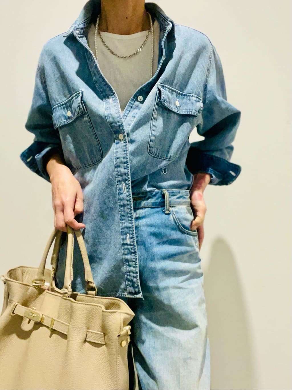 Annさんの「DRESSTERIOR｜センタープレス ワイドストレートデニム」を使ったコーディネート