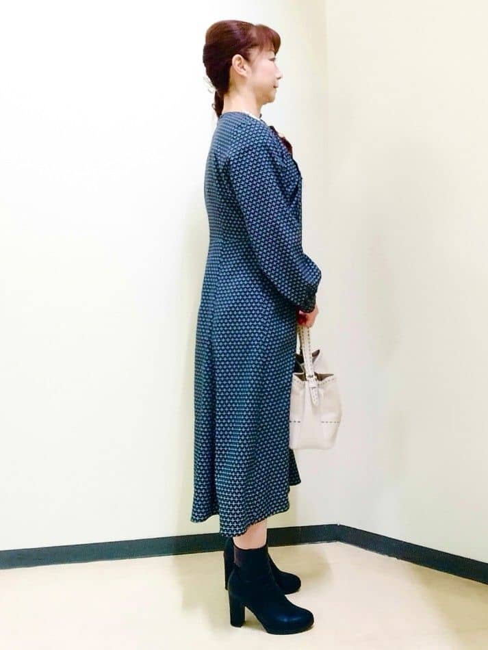 花さんの「Reflect｜【通勤/お出かけ◎】ジオメプリントクラシカルワンピース」を使ったコーディネート