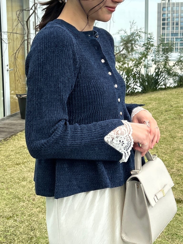 shinoさんの「Couture brooch｜【2WAY・ベルト付き】フードフェイクファー ミドル丈ダウンコート」を使ったコーディネート