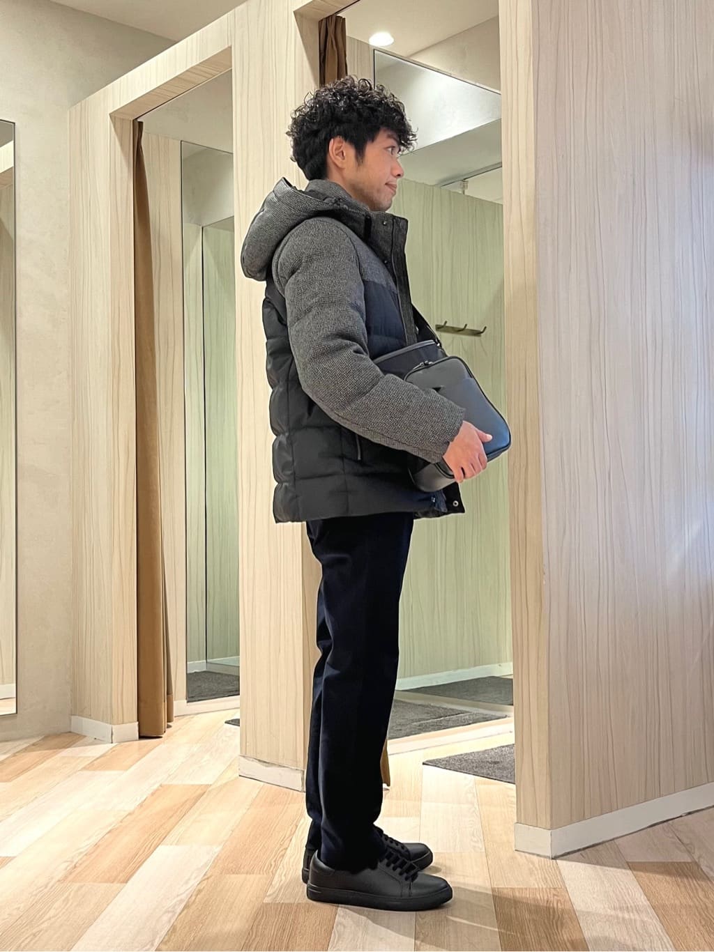 URAさんの「TAKEO KIKUCHI｜【Air Palette Knit】ワンポイント カラーニット プルオーバー」を使ったコーディネート