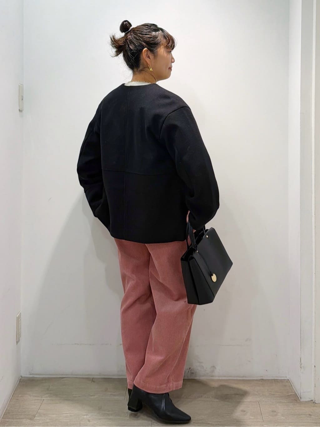 sumicaさんの「OPAQUE.CLIP｜コーデュロイタックワイドパンツ【洗濯機OK】」を使ったコーディネート