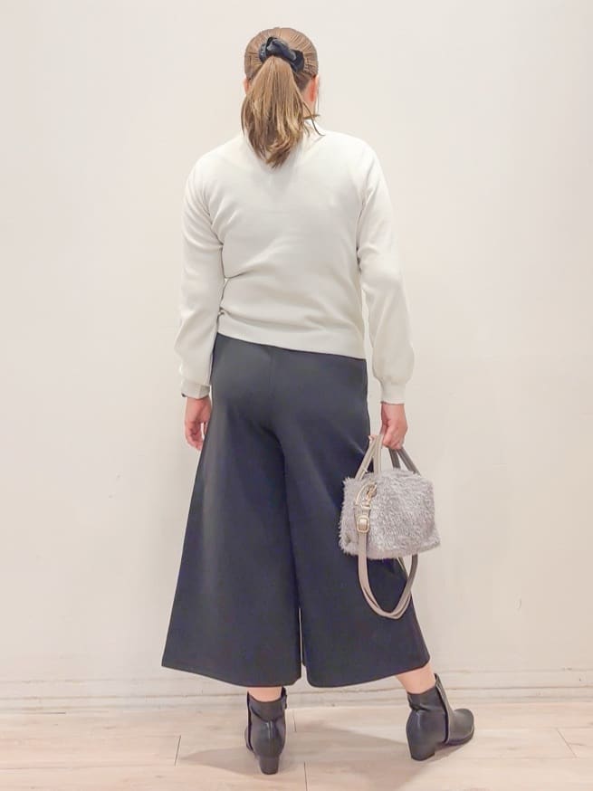 naoさんの「SHOO･LA･RUE｜【洗濯機可】美脚見え あったか圧縮ニット ガウチョパンツ」を使ったコーディネート