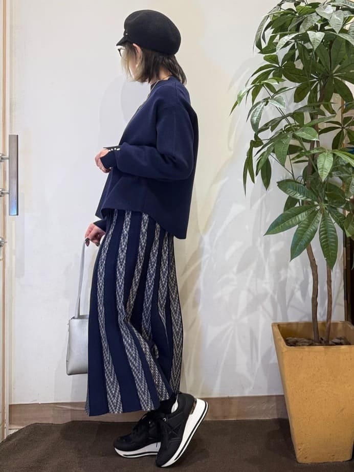 misakiさんの「SHOO･LA･RUE｜【洗濯機可/セットアップ可/インせず着られる】もちもち裾ラウンドニット」を使ったコーディネート