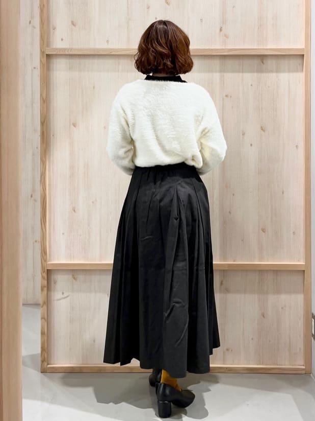 nakoさんの「THE SHOP TK｜【華やかで柔らか】ふわふわフェザーニット/洗える・前後2WAY」を使ったコーディネート
