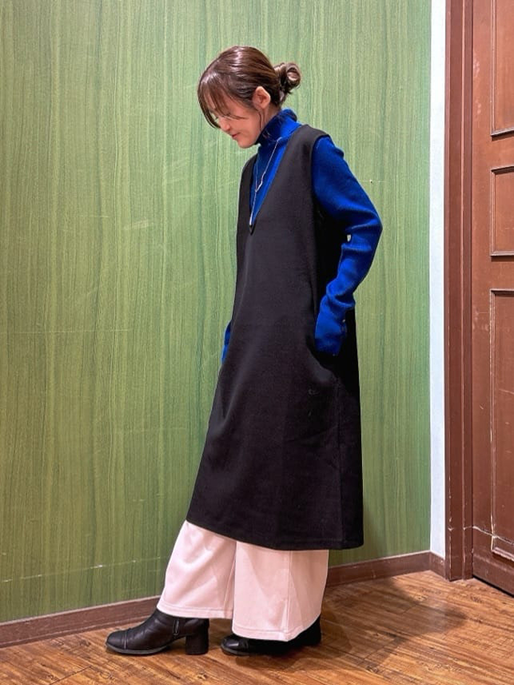 かおりさんの「SHOO･LA･RUE｜【2点セット/洗濯機可】時短でコーデが決まる ジャンドレ+リブインナー」を使ったコーディネート