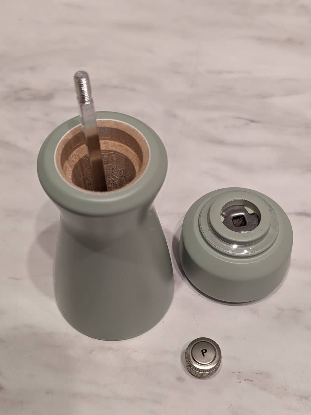 シモさんの「212 KITCHEN STORE｜ケントン ソルト&ペッパーミル GR ＜COLE&MASON コール&メイソン＞」を使ったコーディネート