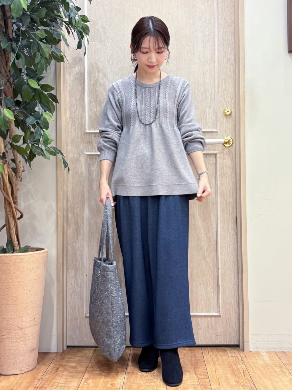 なみさんの「SHOO･LA･RUE｜【高レビュー】デニム見え 裏起毛ワイドパンツ」を使ったコーディネート