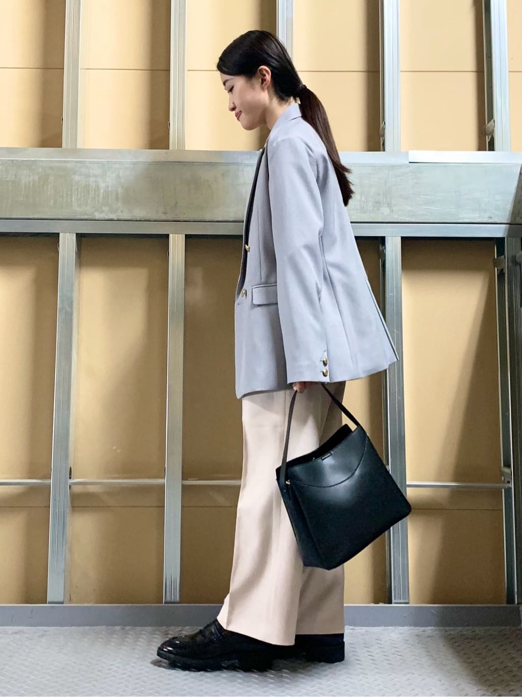 sahoさんの「THE SHOP TK｜【通勤にもデイリーにも】CAVIAN 金ボタンダブルブレストジャケット」を使ったコーディネート