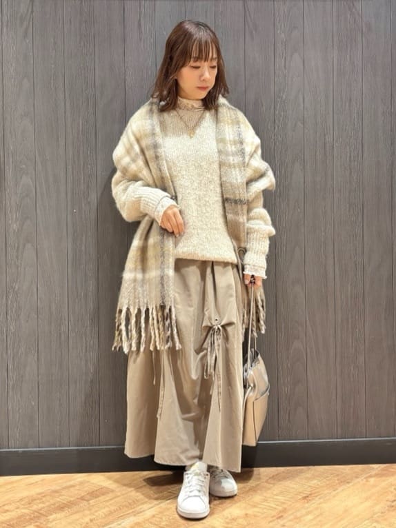 meiさんの「SHOO･LA･RUE｜【洗濯機可/S-LL】上品にキラリと華やぐ スパンコールニット」を使ったコーディネート