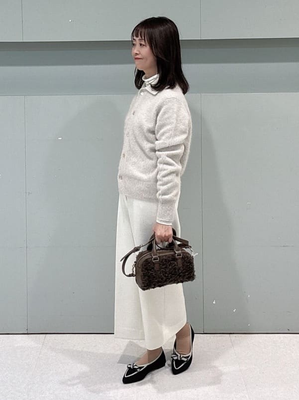 makiさんの「UNTITLED｜【ふわふわニット/オンオフ使える】フォックスカシミヤ衿付きカーディガン」を使ったコーディネート