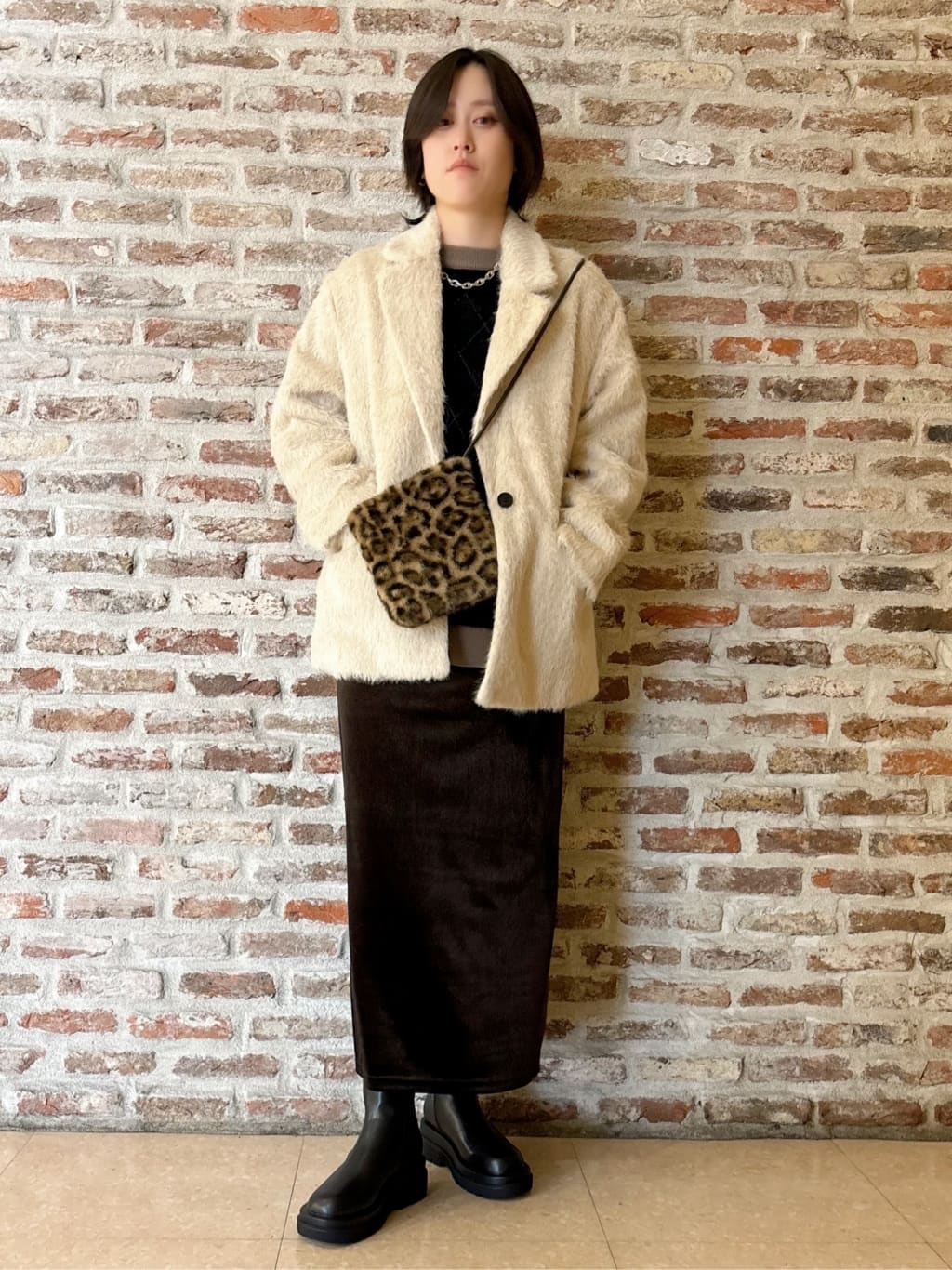 しばさんの「THE SHOP TK｜纏うだけで大人上品 シャギーチェスターハーフコート」を使ったコーディネート