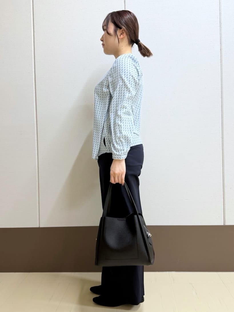 Rikoさんの「INDIVI｜【洗える／透けにくい】ジオメ柄プリントブラウス」を使ったコーディネート