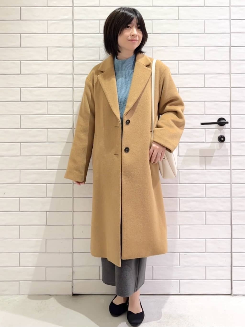 しおりさんの「OPAQUE.CLIP｜カシミヤブレンドウールチェスターコート」を使ったコーディネート